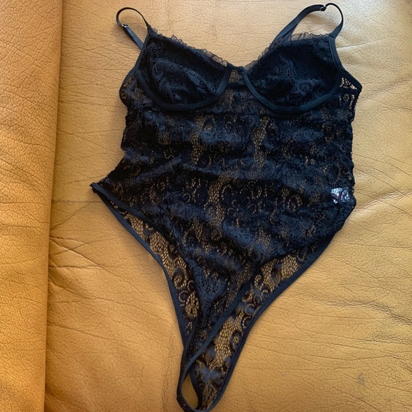 Intimate - Picture 1 of 4